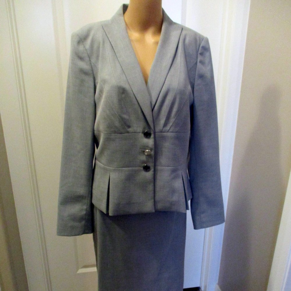 Calvin Klein sz 10 Light Grey Skirt Suit